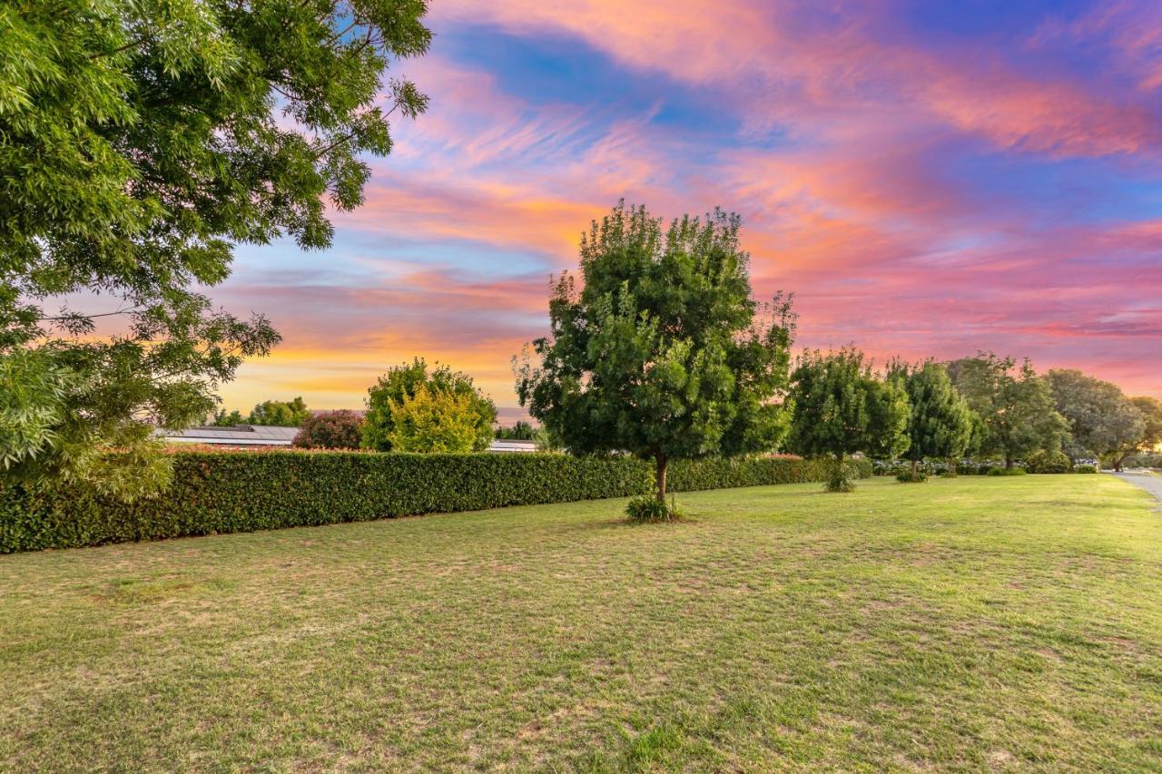 Burringa Garden Motel Wagga Wagga Bagian luar foto