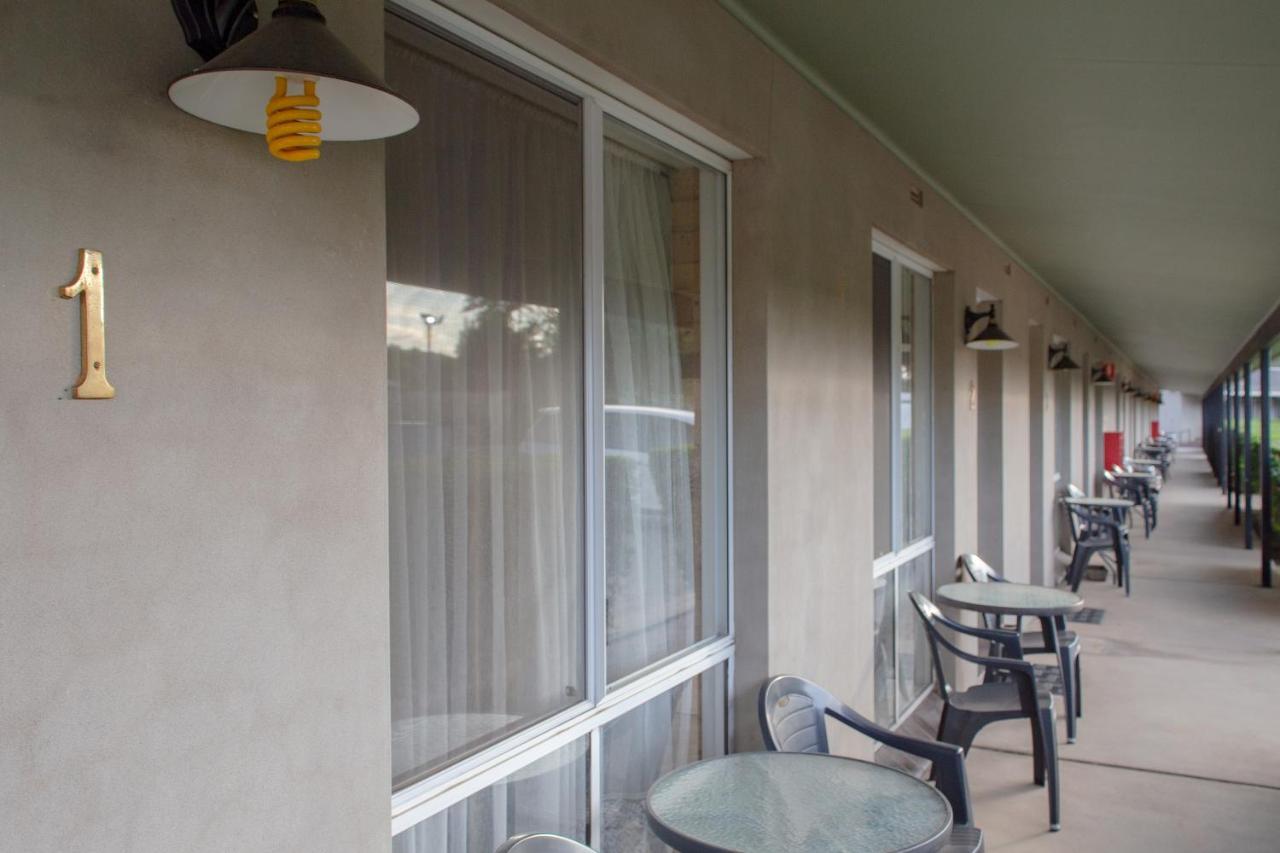 Burringa Garden Motel Wagga Wagga Bagian luar foto
