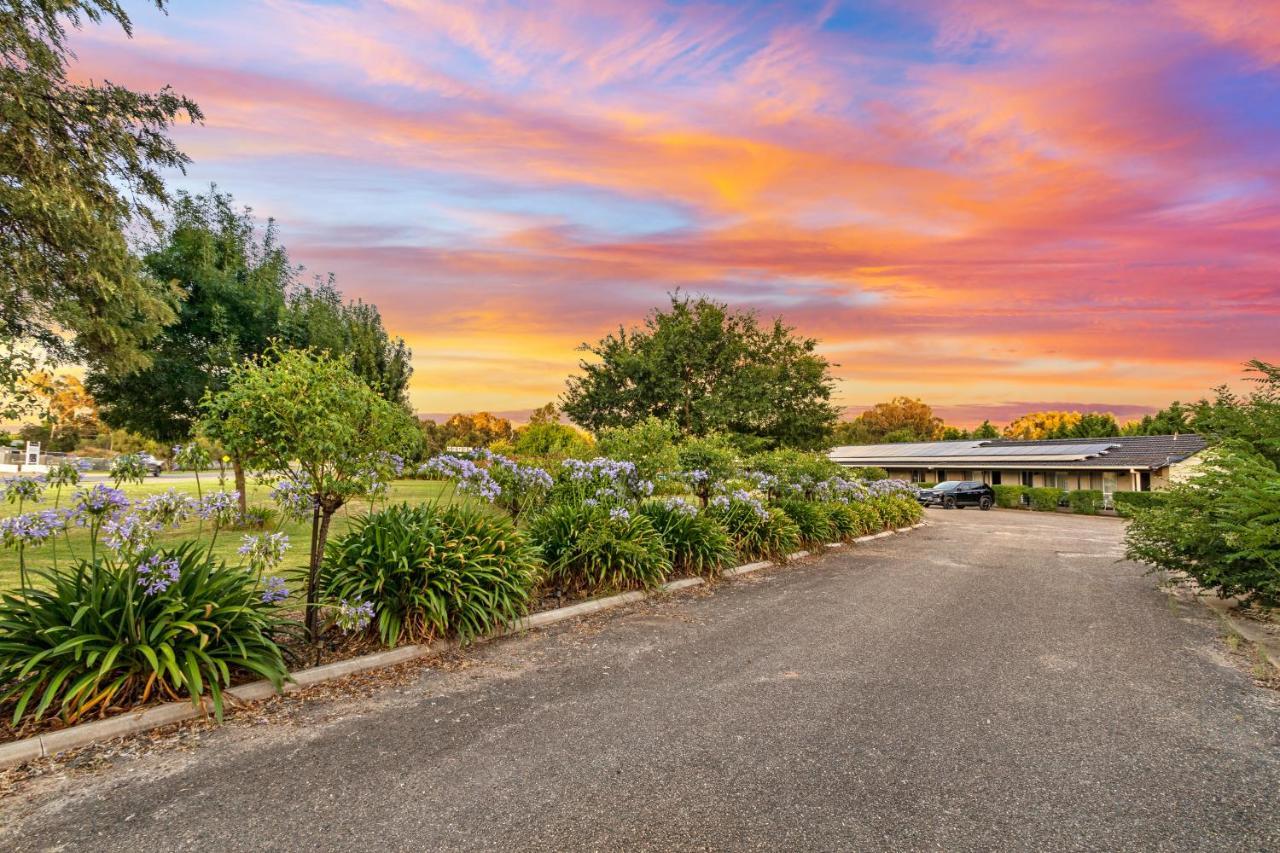 Burringa Garden Motel Wagga Wagga Bagian luar foto