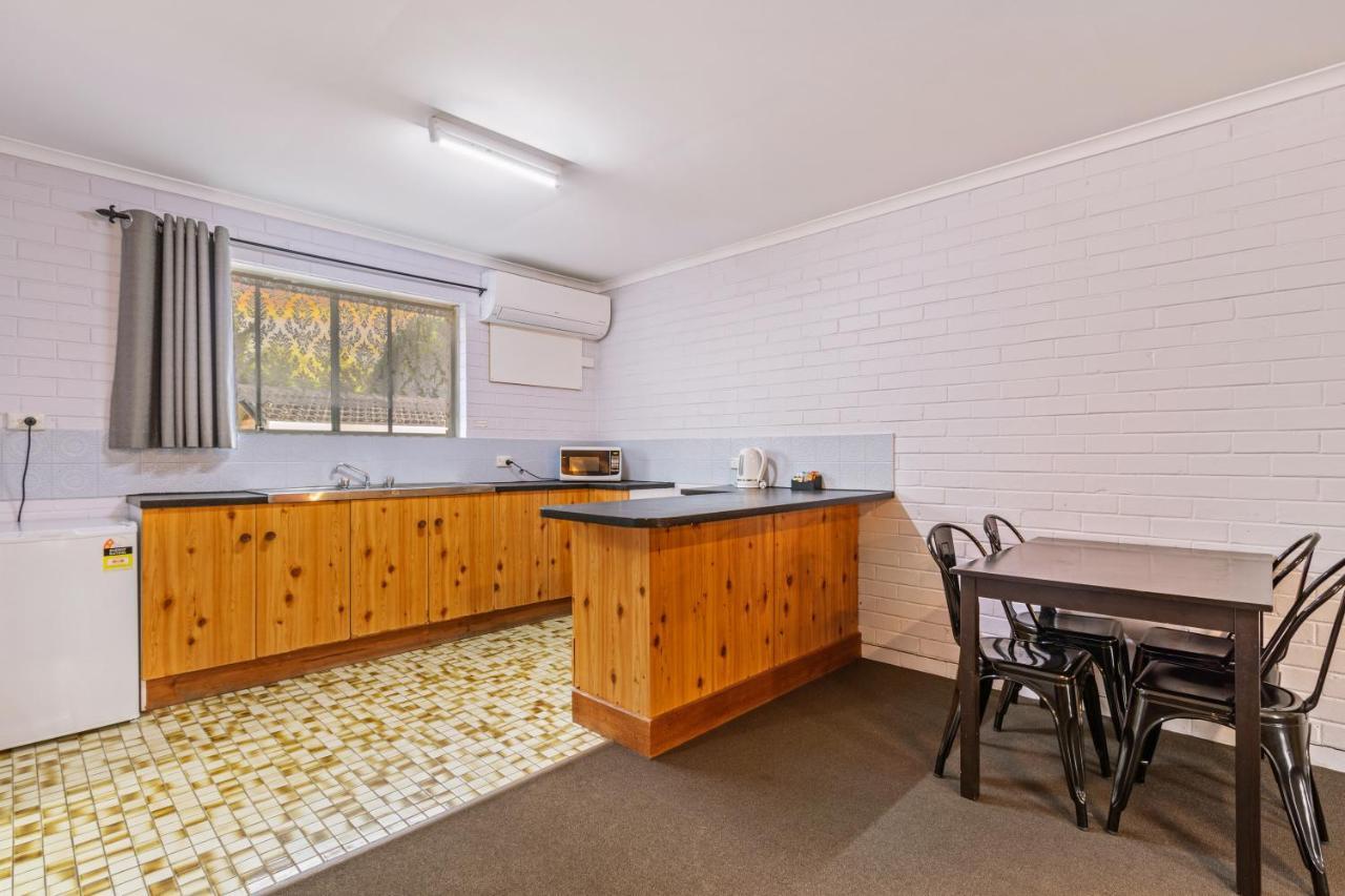 Burringa Garden Motel Wagga Wagga Bagian luar foto