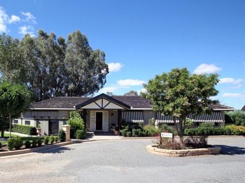 Burringa Garden Motel Wagga Wagga Bagian luar foto