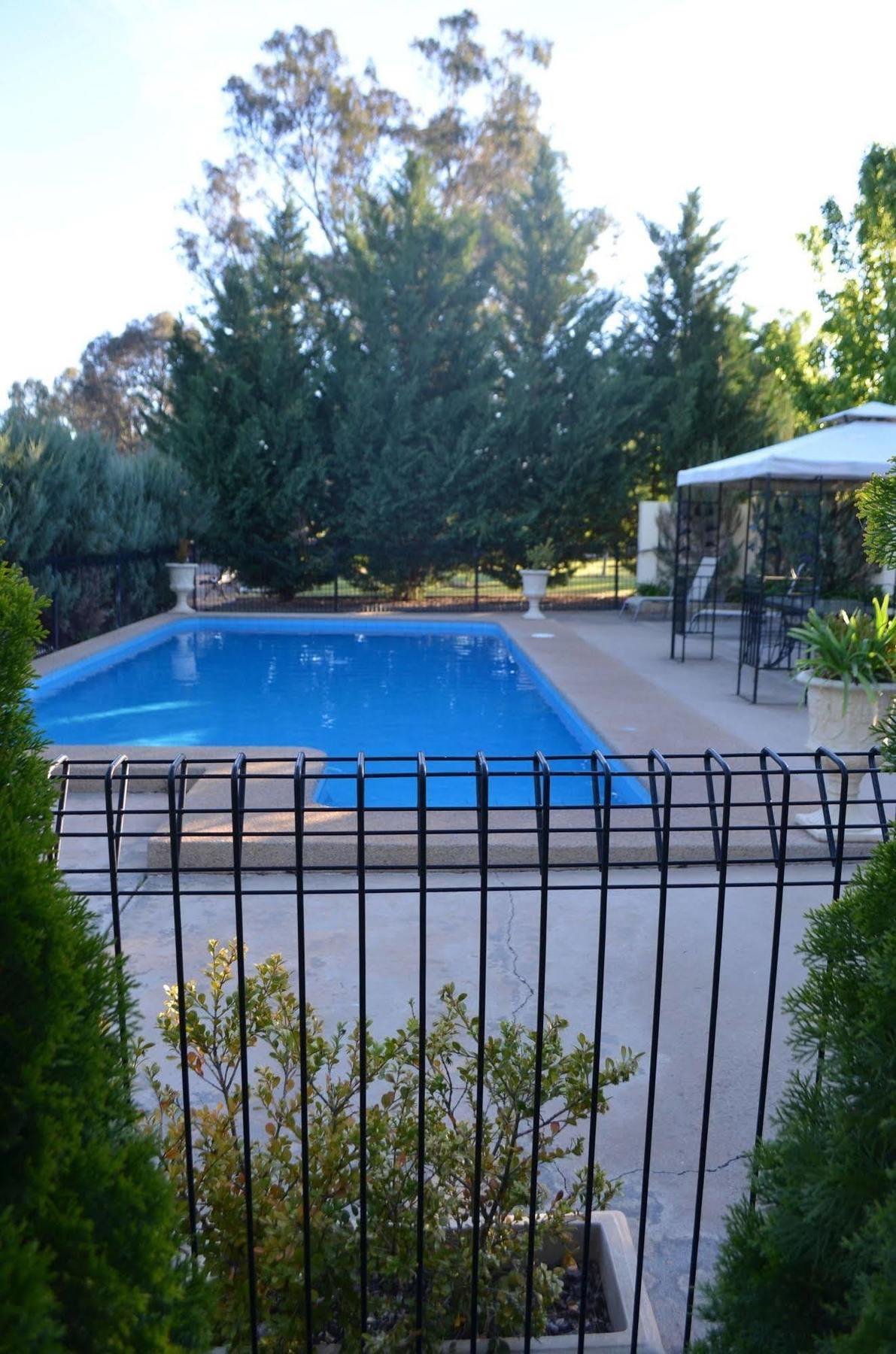 Burringa Garden Motel Wagga Wagga Bagian luar foto