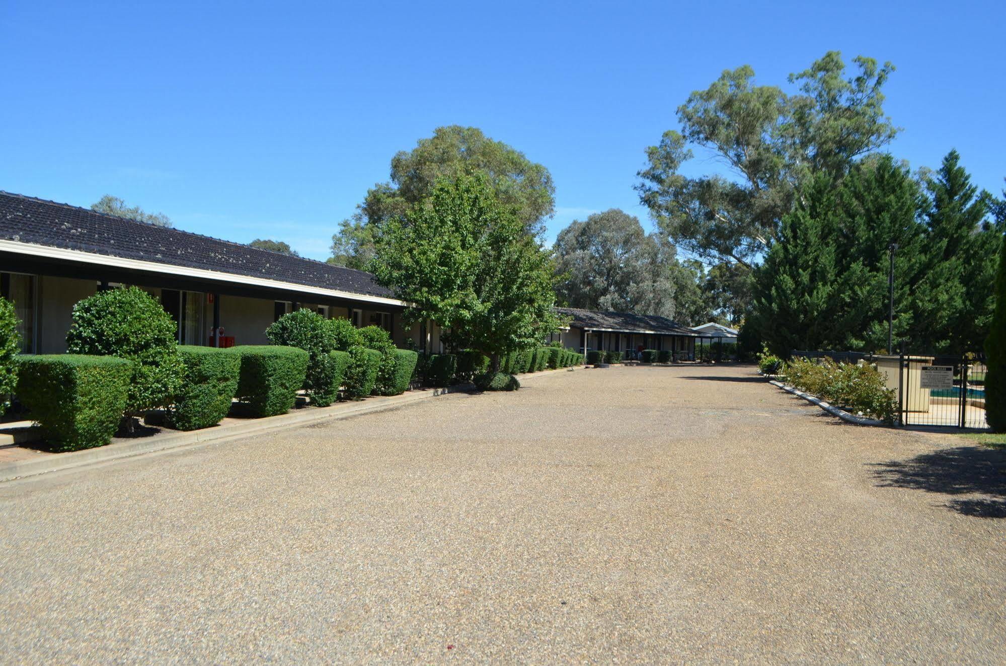 Burringa Garden Motel Wagga Wagga Bagian luar foto